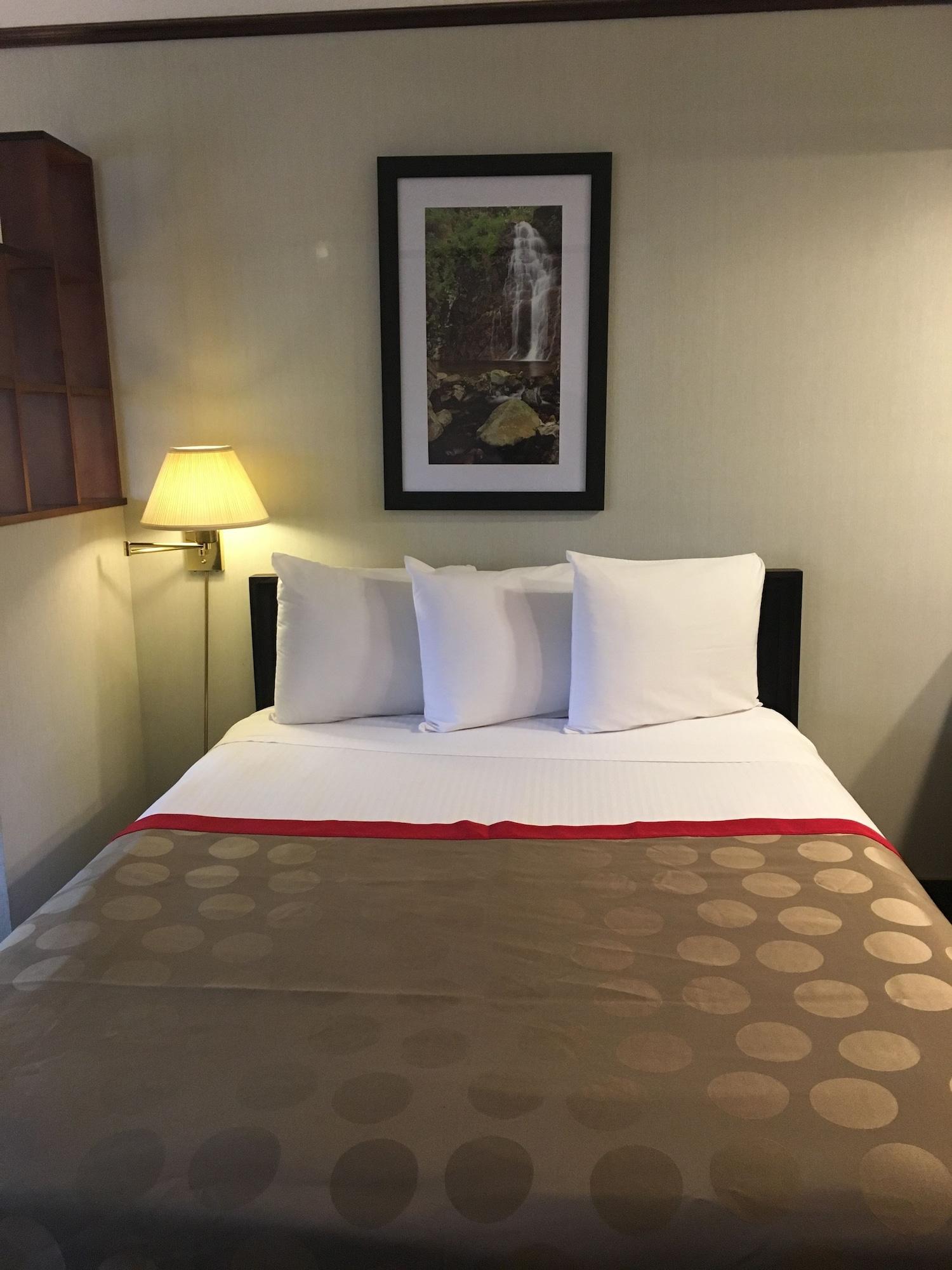 Ramada By Wyndham Airport 3*