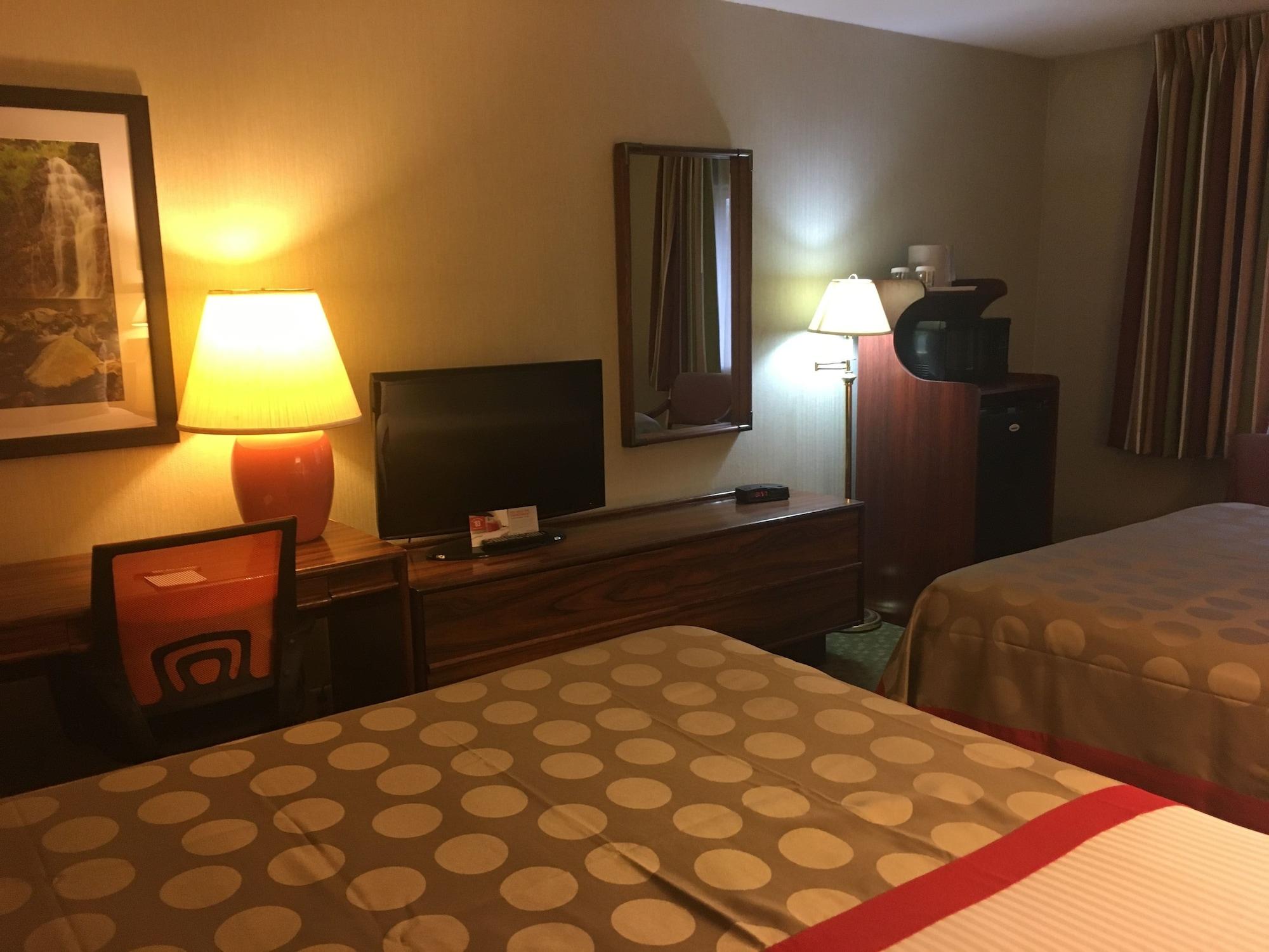 Hotel Ramada By Wyndham Airport 3*