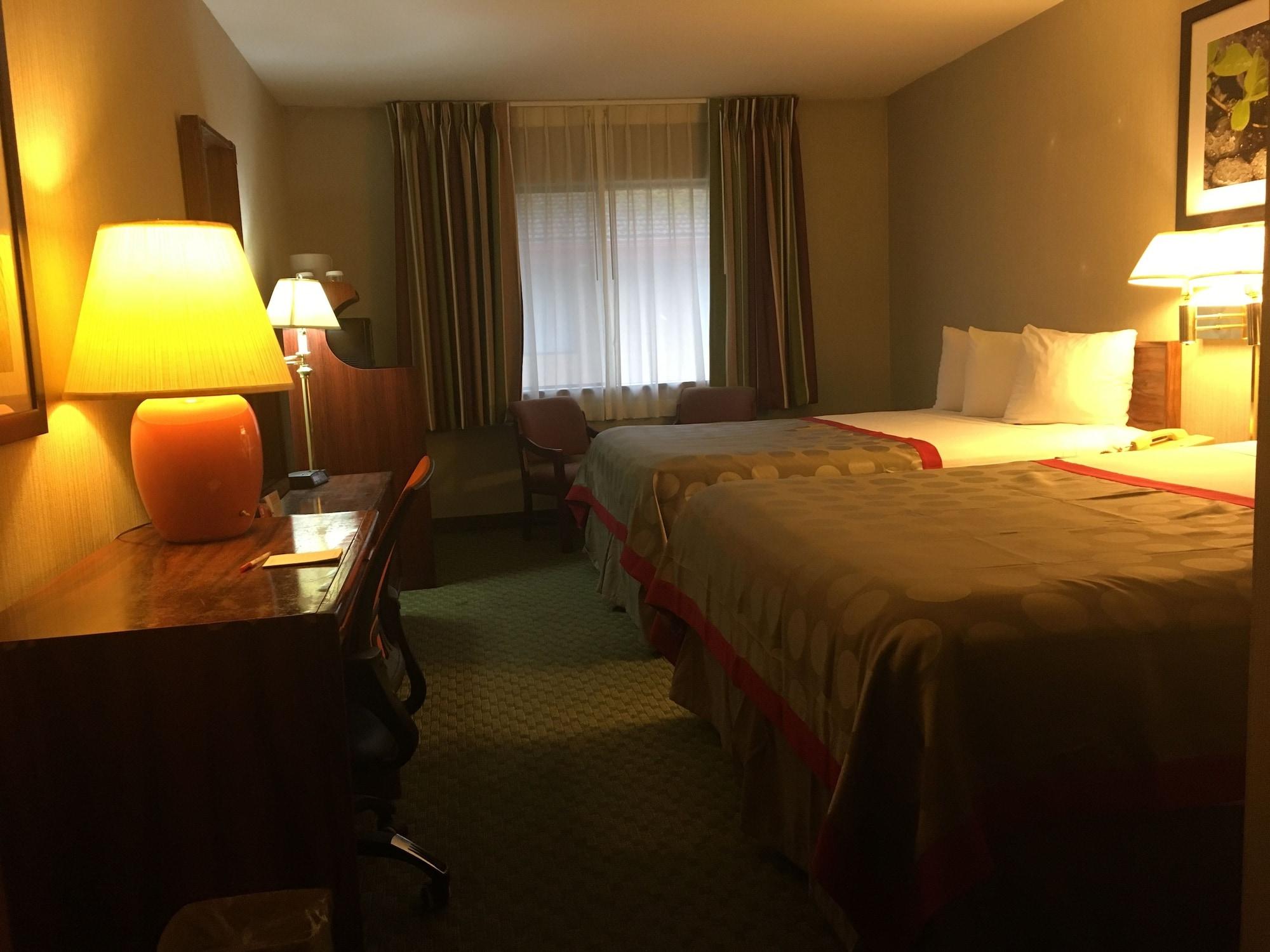 Ramada By Wyndham Airport 3*