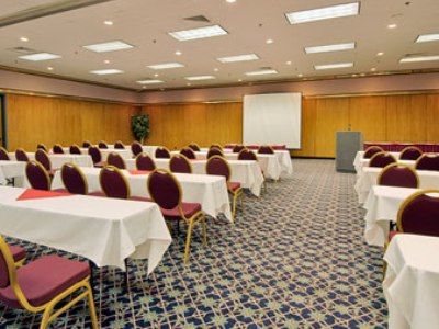 Ramada By Wyndham Airport Portland