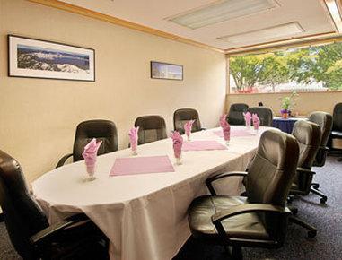 Ramada By Wyndham Airport 3* Portland