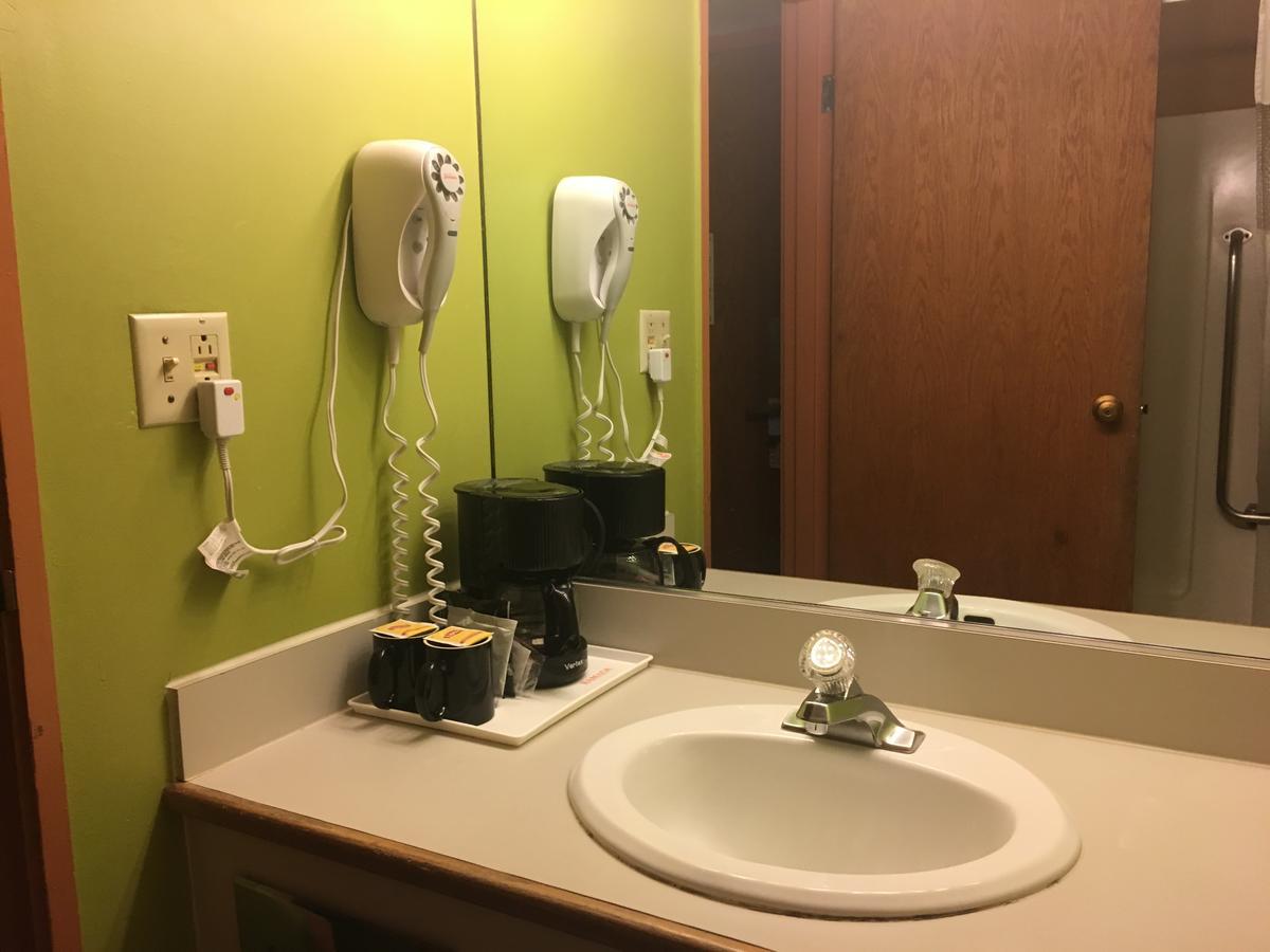 Ramada By Wyndham Airport Hotel