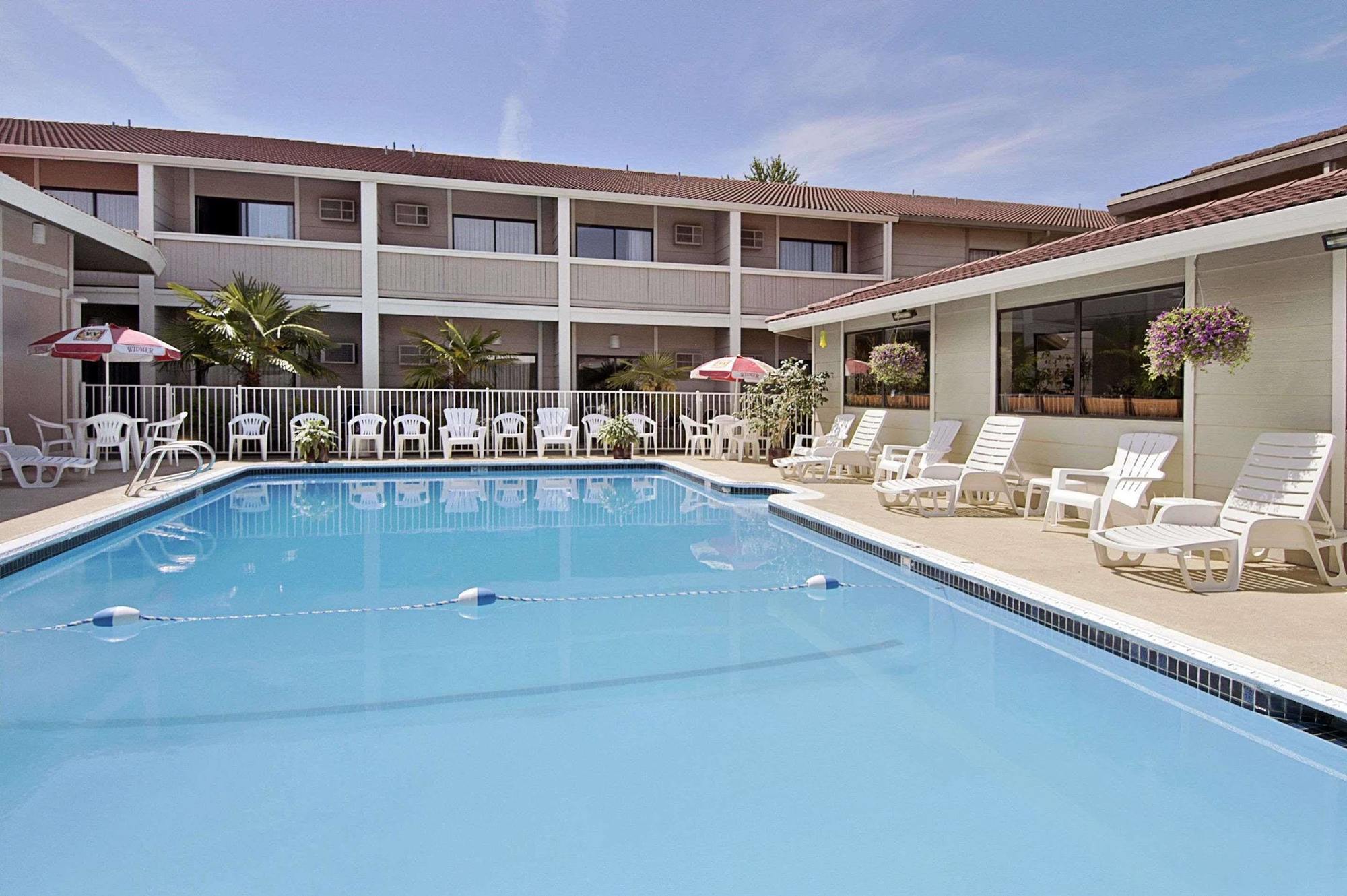 Ramada By Wyndham Airport Hotel