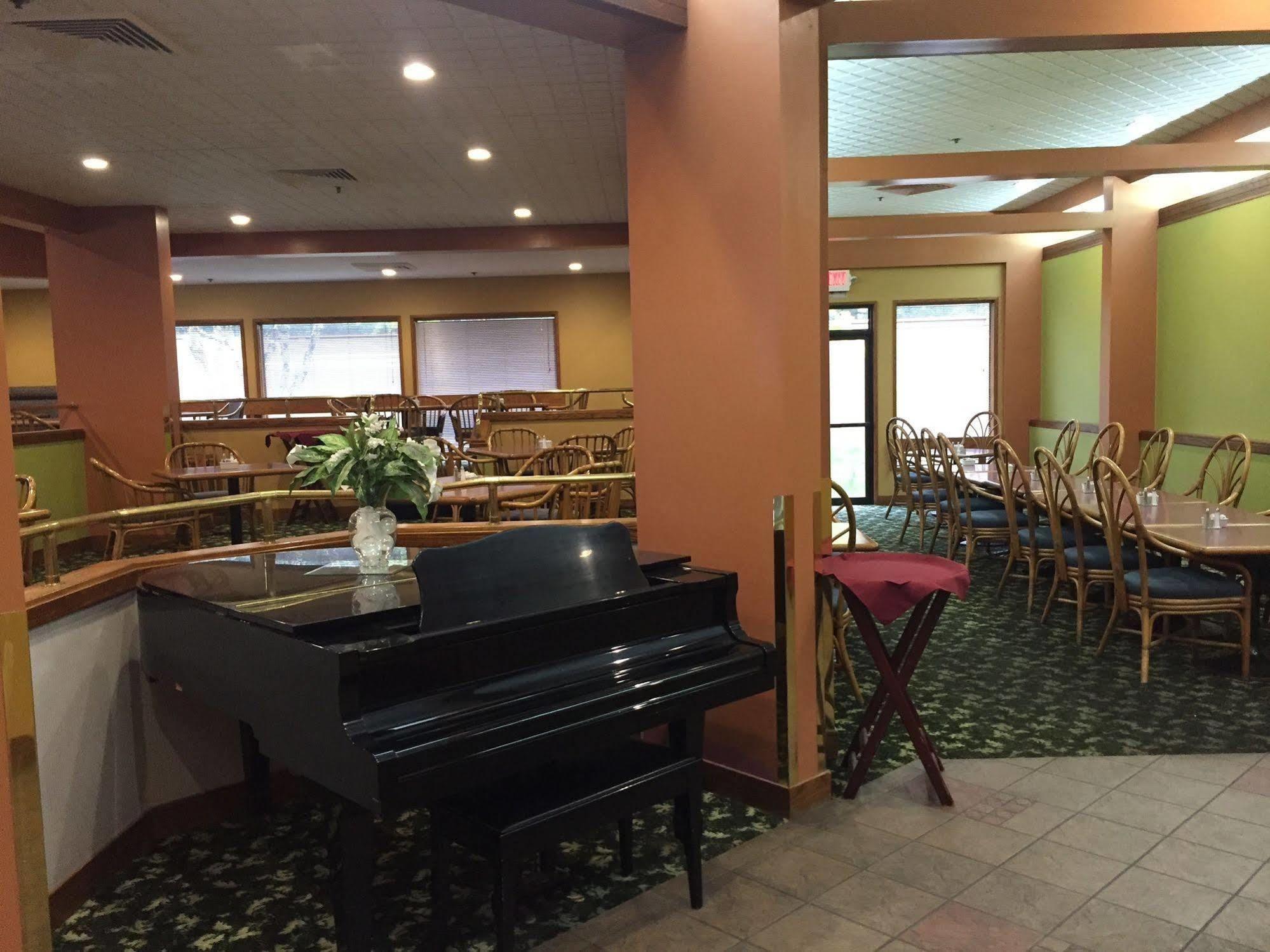 Hotel Ramada By Wyndham Airport Portland