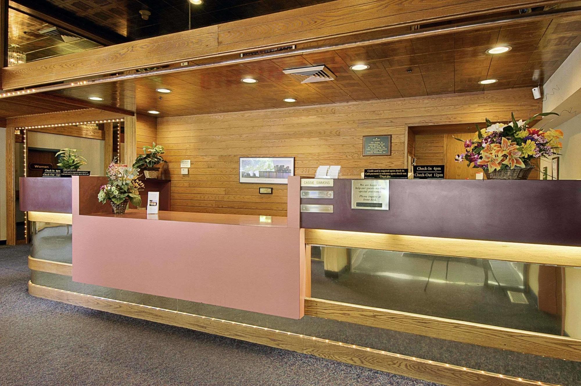 Hotel Ramada By Wyndham Airport 3*