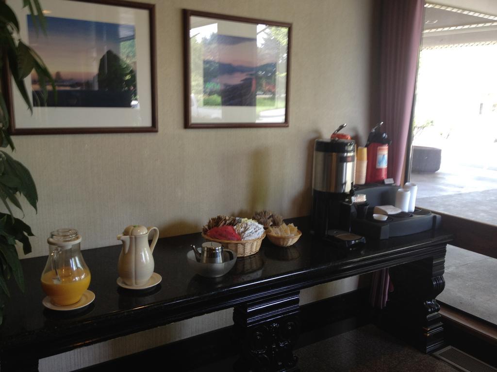 Ramada By Wyndham Airport